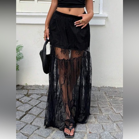 Elegant Black Lace Maxi Skirt - Picture 1 of 6